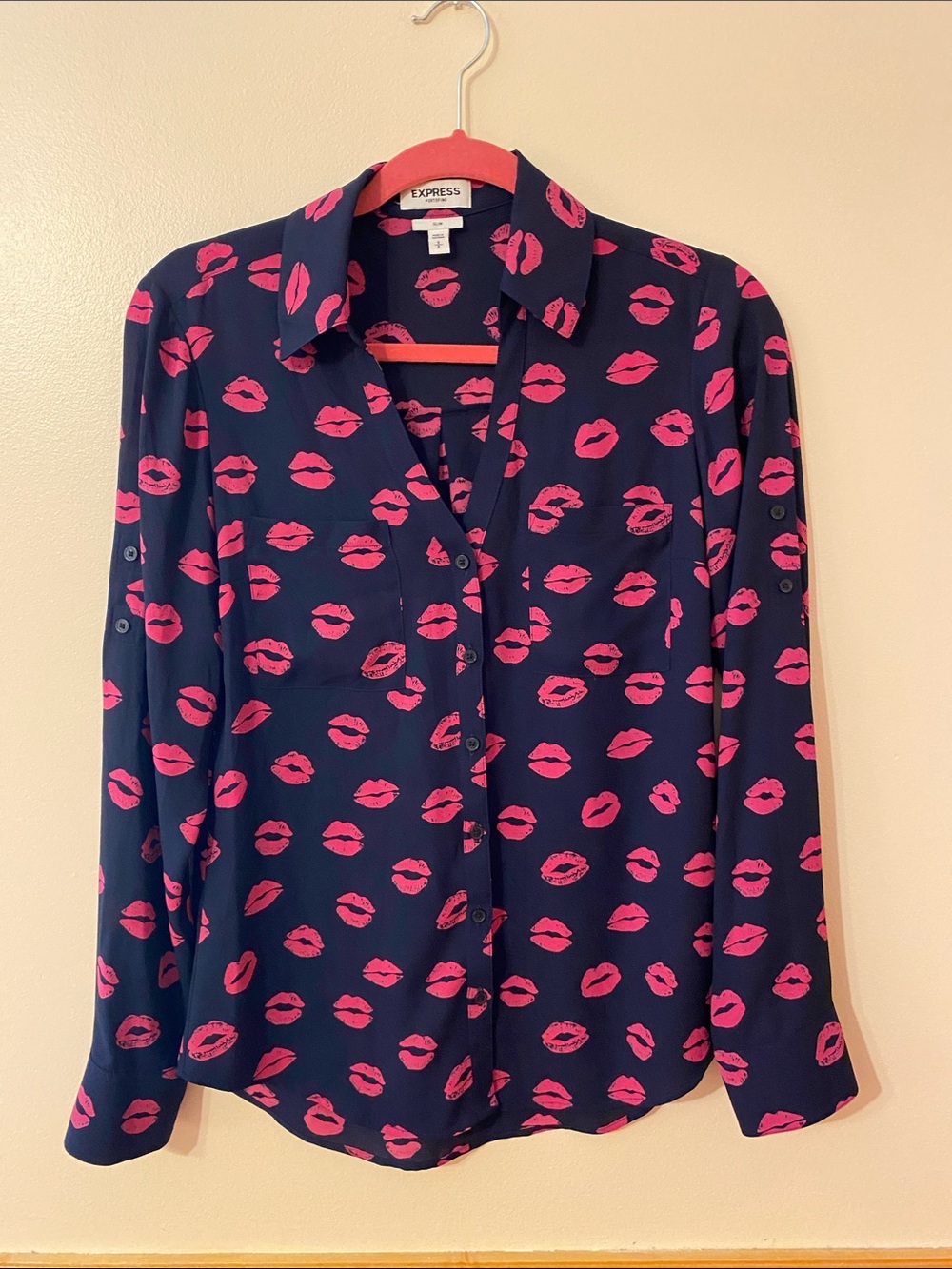 Express Pink and Blue Lips Slim Portofino Size Small